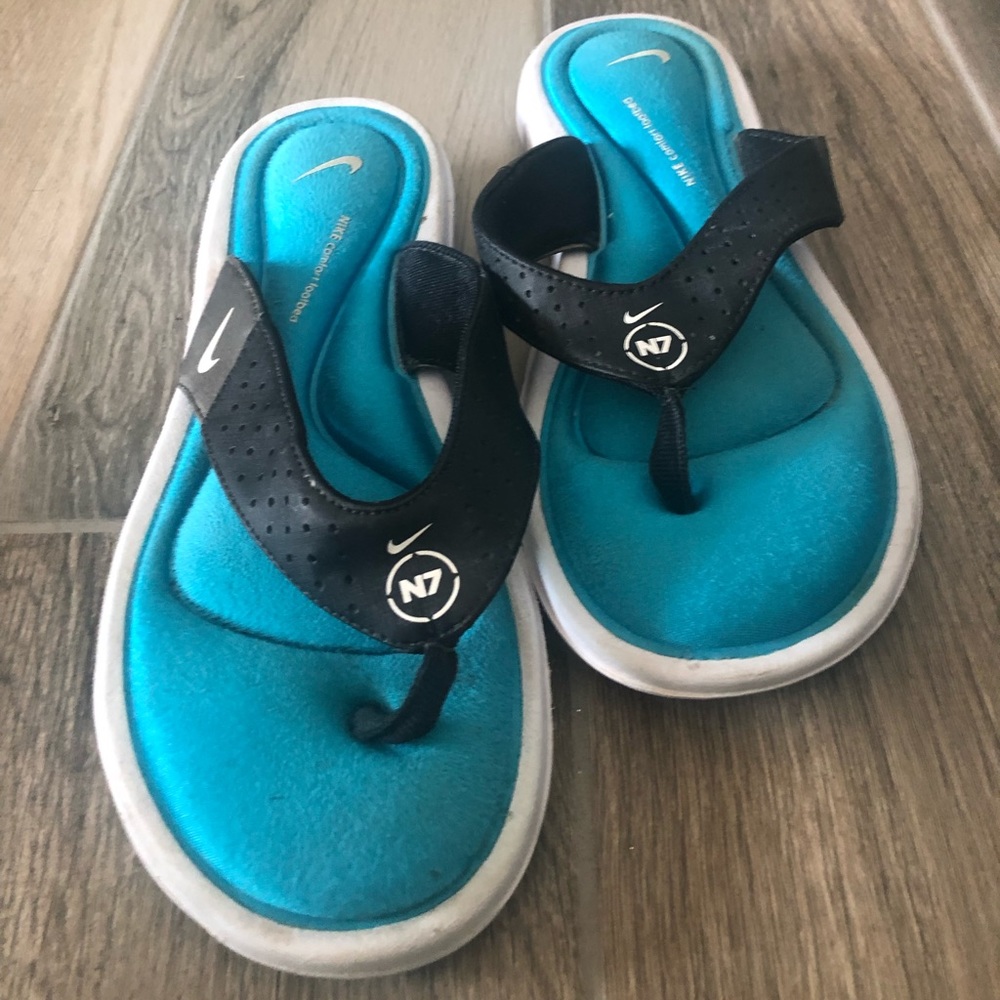 Nike “comfort footbed” flip flops size 7